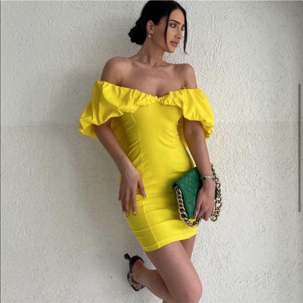 Off-Shoulder Yellow Bodycon Dress by Zara